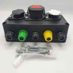 Распределительная коробка электропроводки тягача для соединения с прицепами и полуприцепами 24V